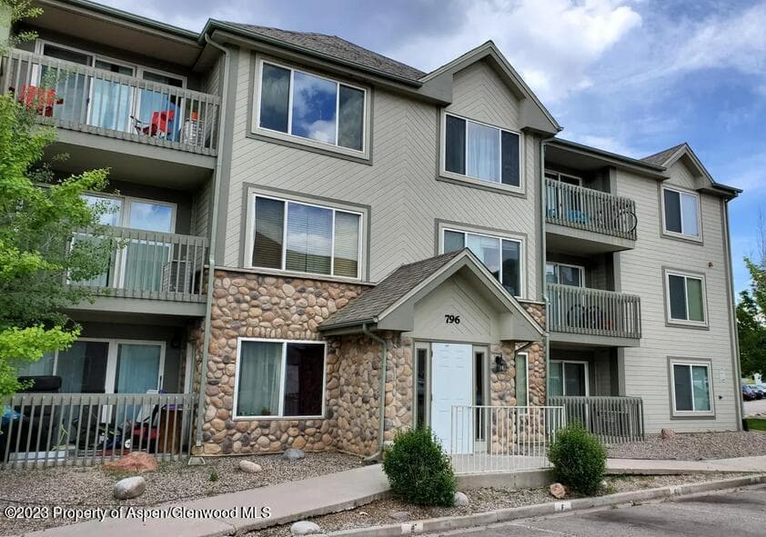 796 Castle Valley Boulevard H, New Castle, CO 81647 - Photo 1