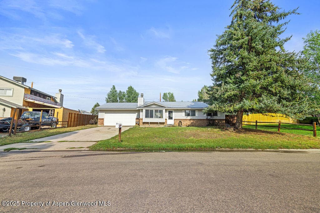 350 Woodbury Drive, Craig, CO 81625 - Photo 2