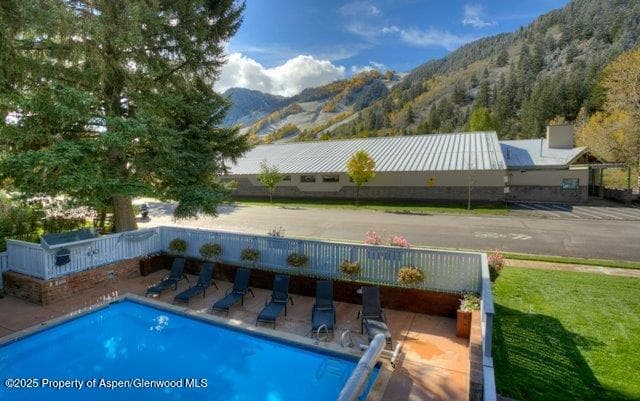 232 W Hyman Avenue #4 (wks 10,20) and #8 (wk 43), Aspen, CO 81611 - Photo 2