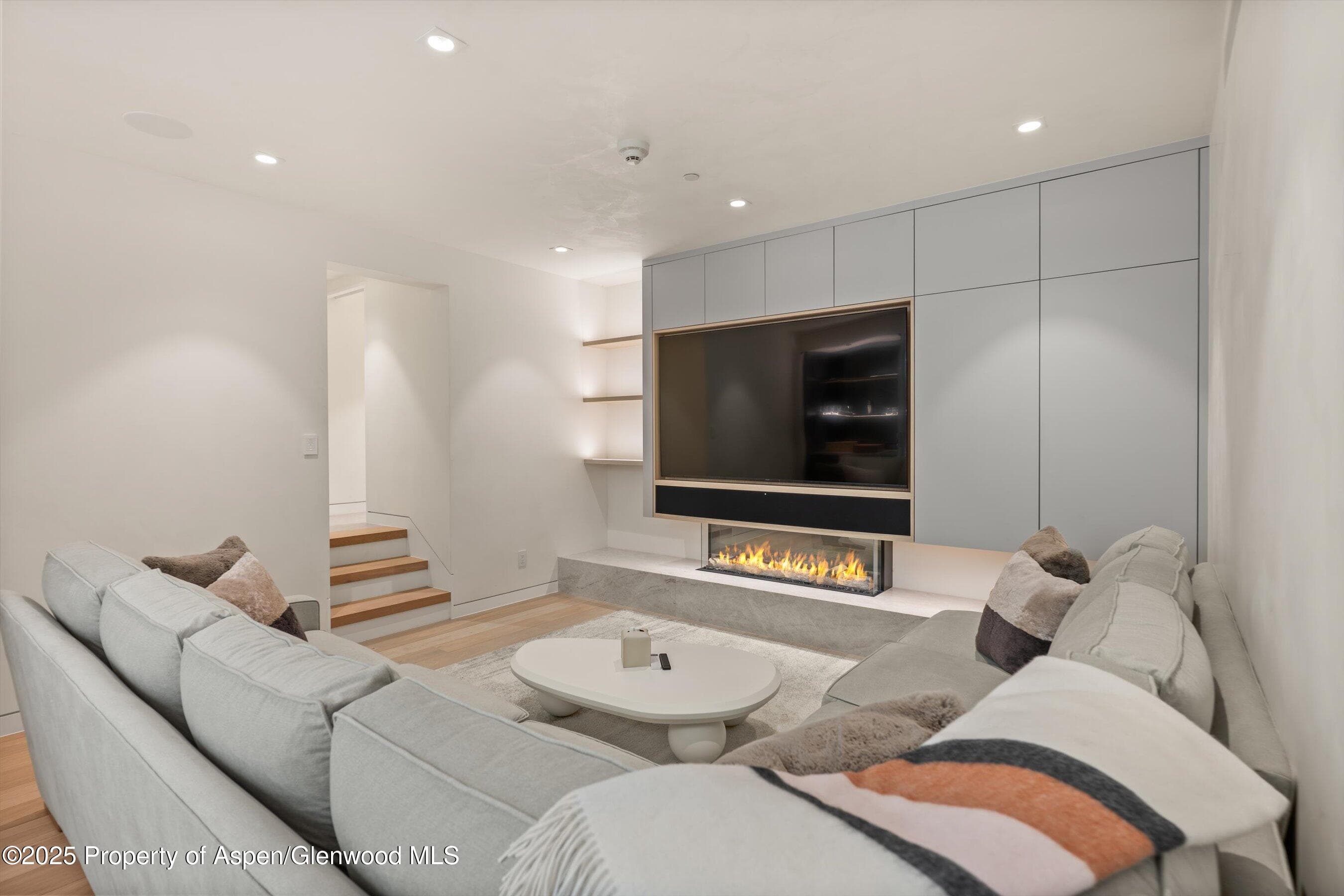 211 W Main Street, Aspen, CO 81611 - Photo 17