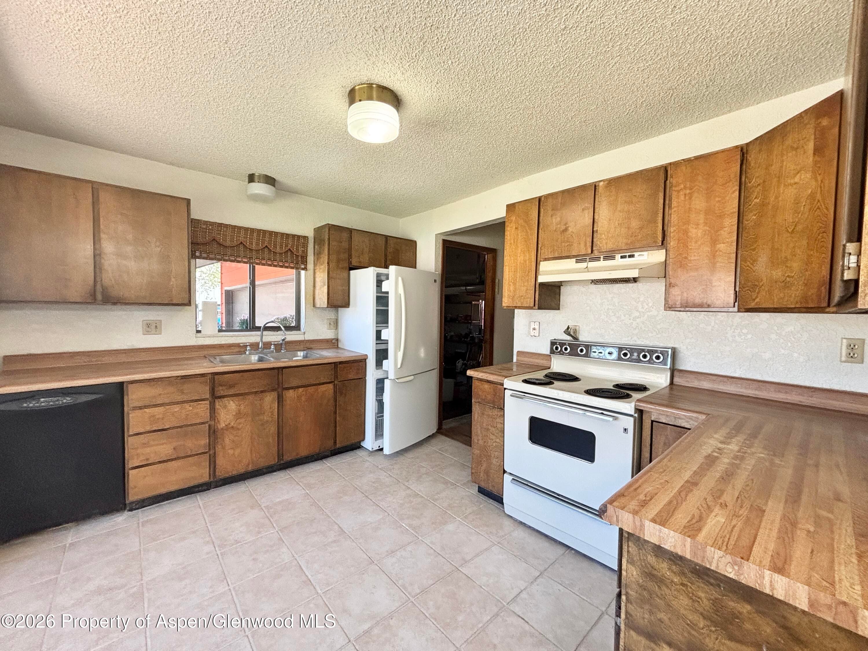 1623 W 7th Street, Rifle, CO 81650 - Photo 4