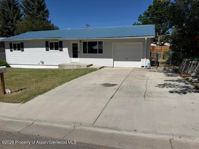 806 Steele Street, Craig, CO 81625 - Photo 2