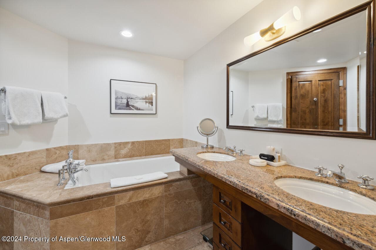 415 E Dean St, Unit 45, Week 35, Aspen, CO 81611 - Photo 32