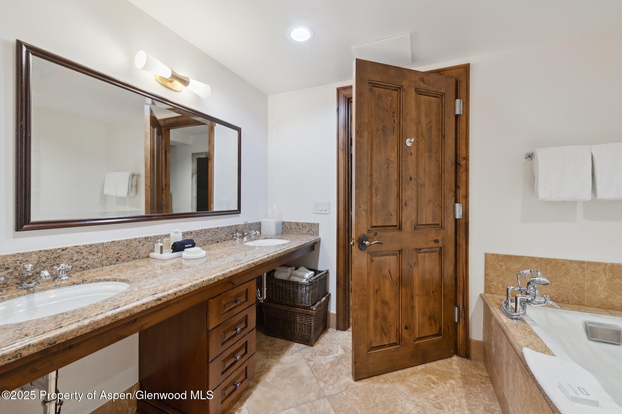 415 E Dean St, Unit 50, Week 8, Aspen, CO 81611 - Photo 18