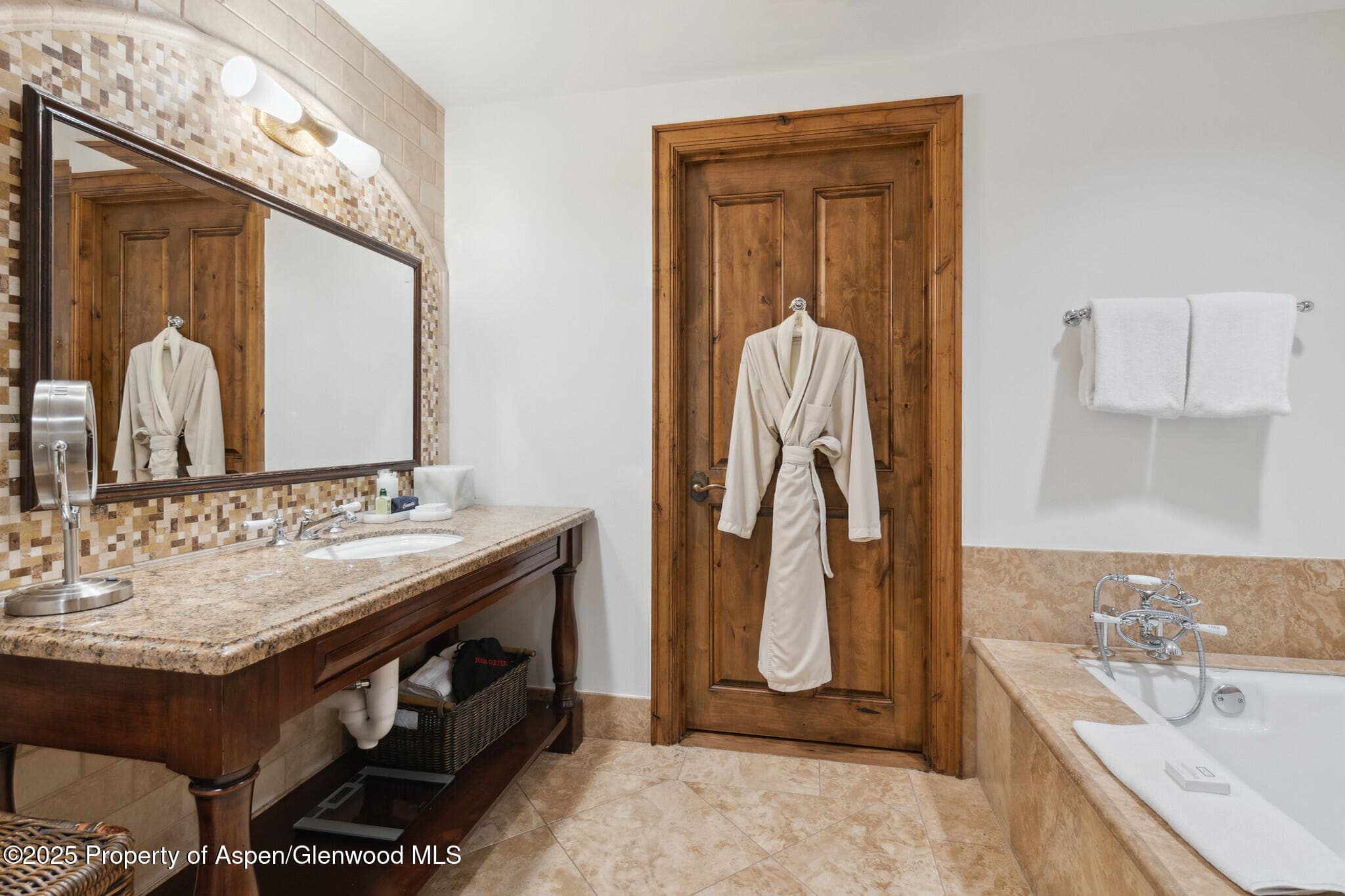 415 E Dean St, Unit 36, Week 33, Aspen, CO 81611 - Photo 22