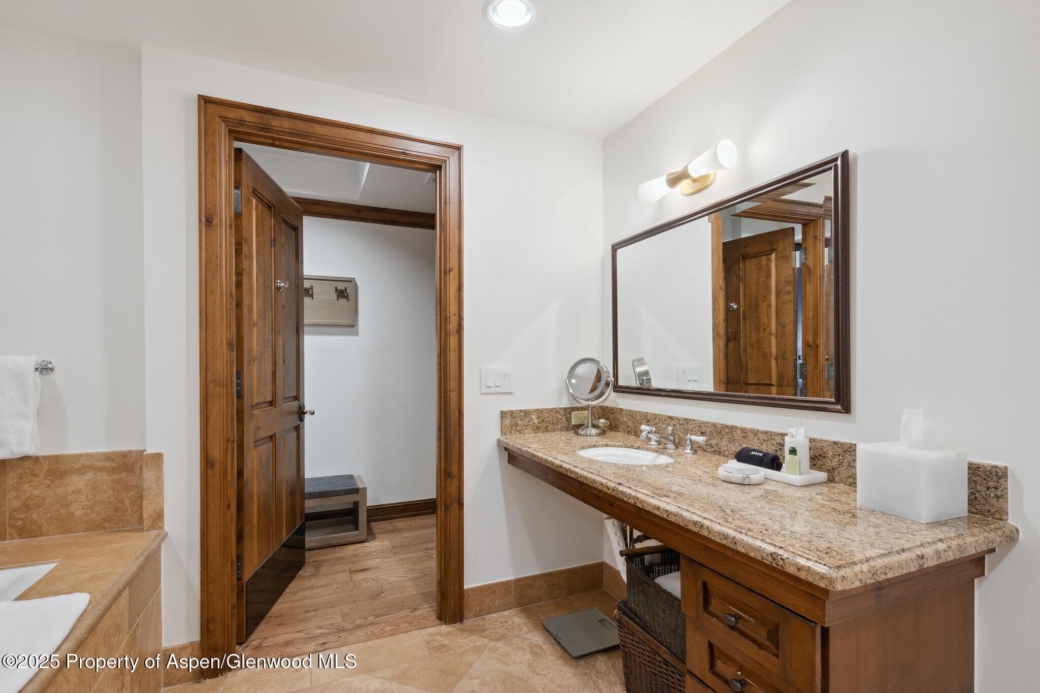 415 E Dean St, Unit 36, Week 33, Aspen, CO 81611 - Photo 27